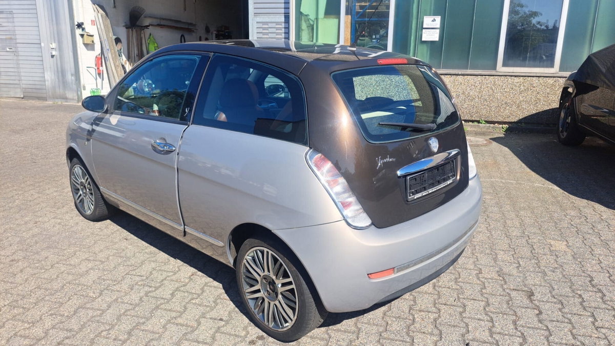 Lancia Ypsilon 1.4 Unyca Ecochic GPL (3)