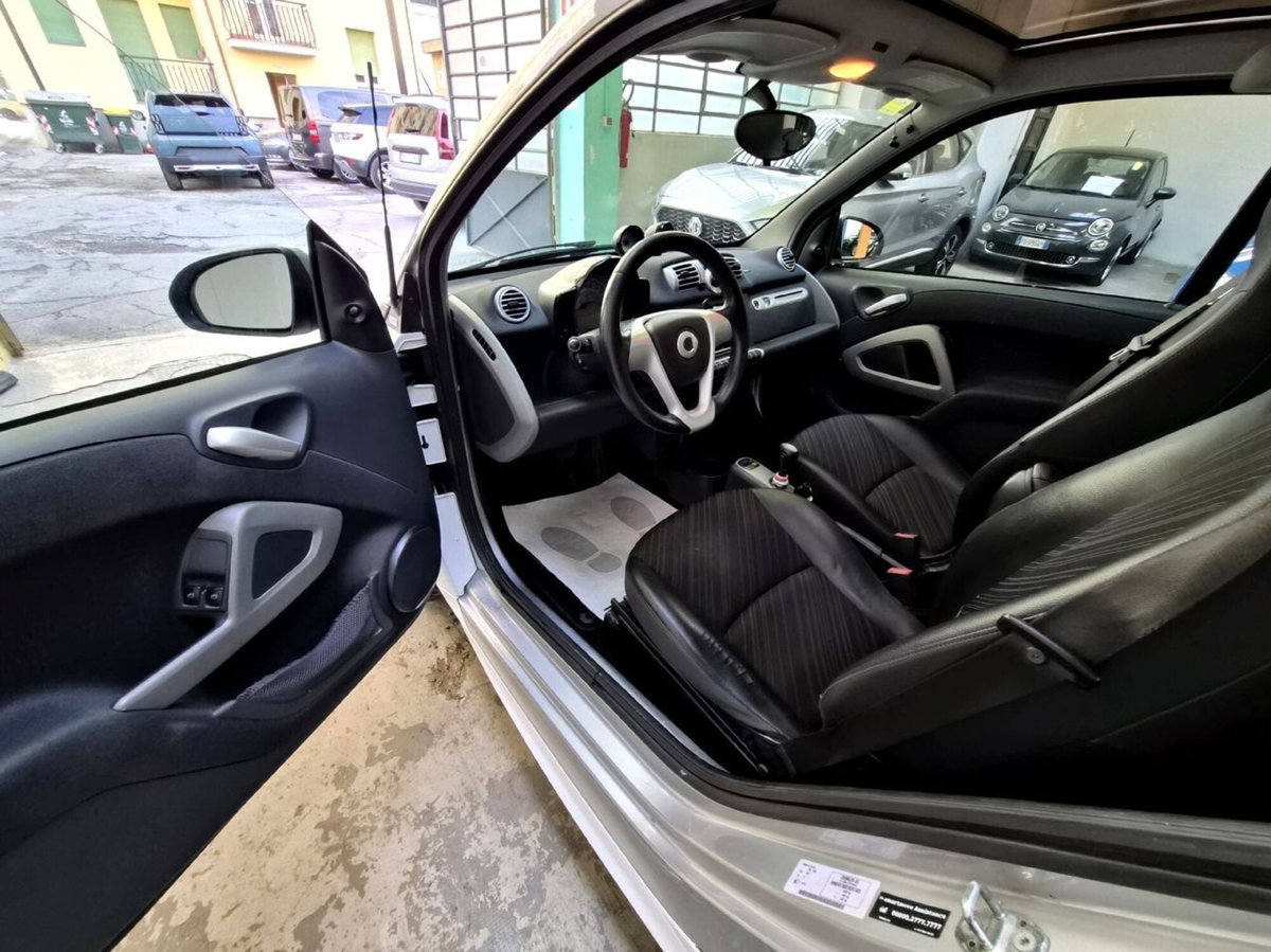 smart Fortwo 1000 52 kW MHD coupé pulse (14)