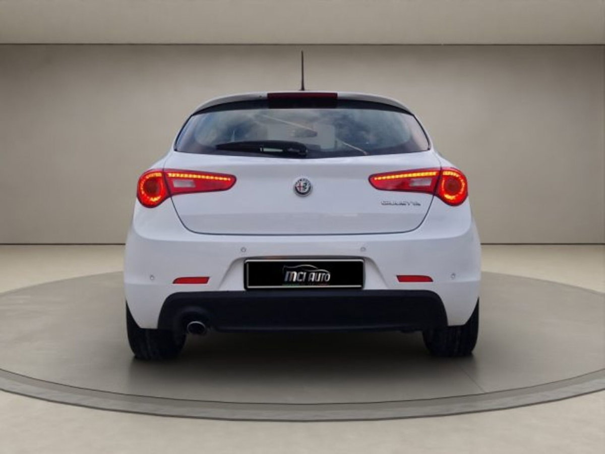 Alfa Romeo Giulietta 1.6 JTDm Exclusive 120cv (4)