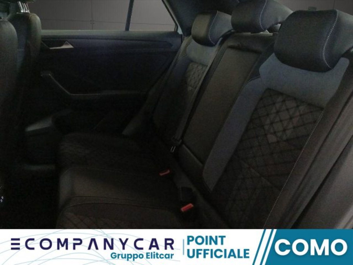 Volkswagen T-Roc 1.5 tsi R-Line dsg (12)