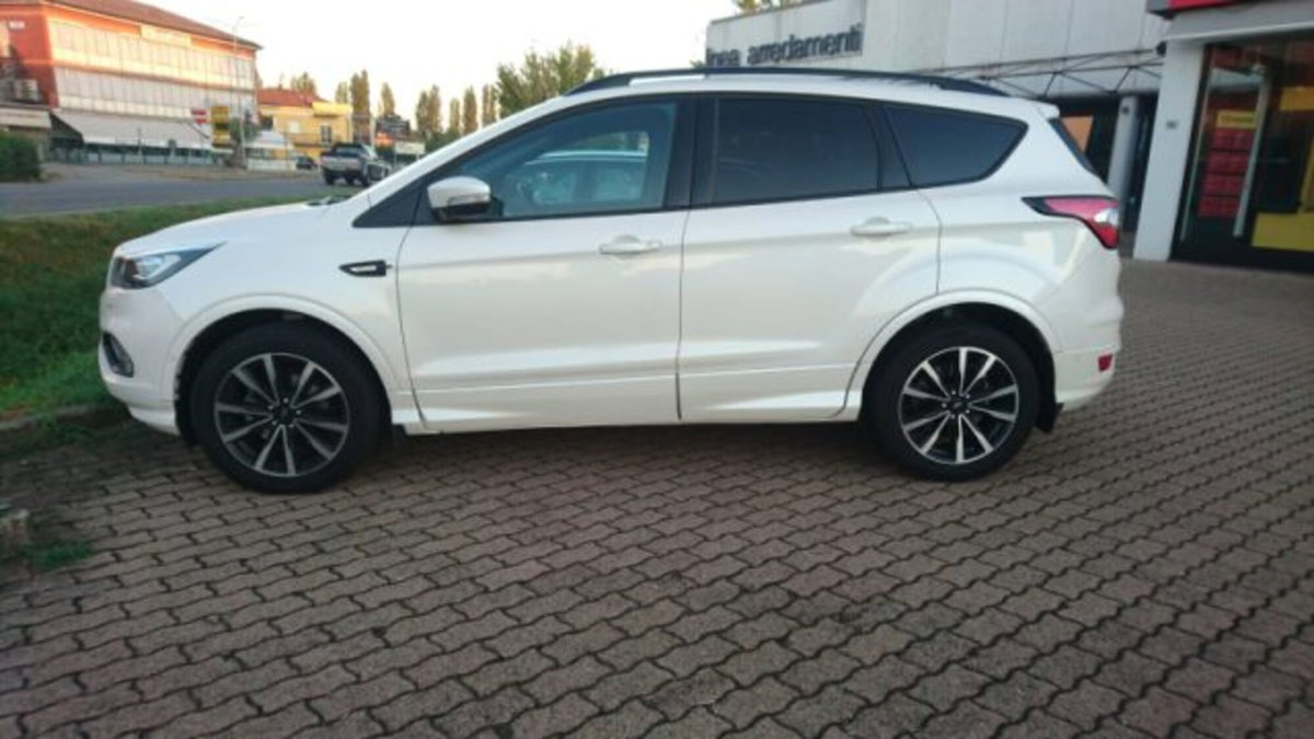 Ford Kuga 1.5 EcoBoost 120 CV S&S 2WD ST-Line (6)