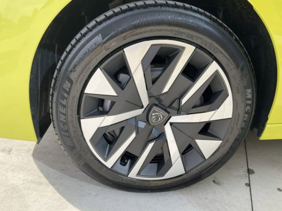 Peugeot 208 1.2 hybrid Active 100cv e-dcs 6 (8)