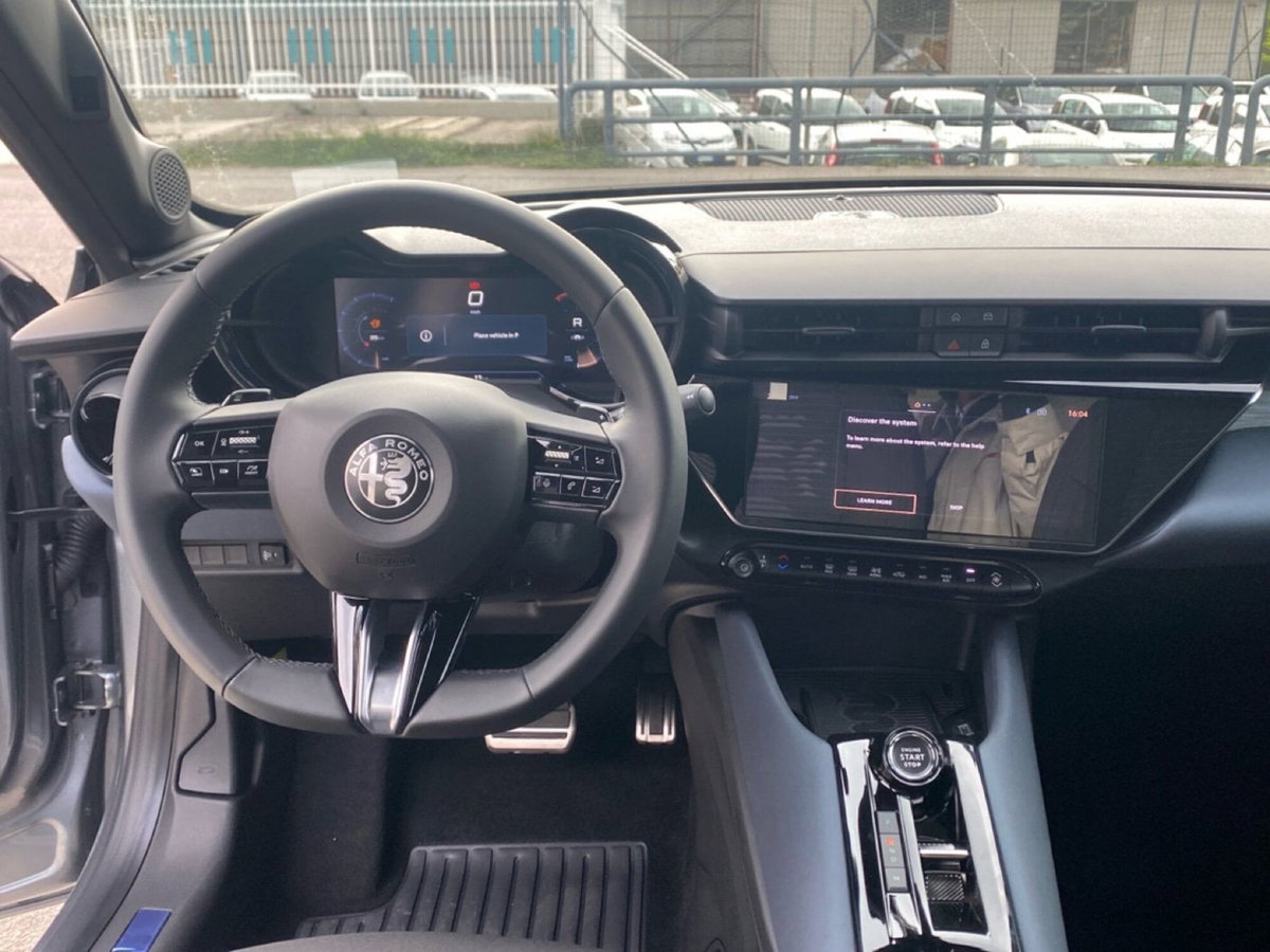 Alfa Romeo Junior 1.2 ibrida Sprint 145cv edct6 (18)