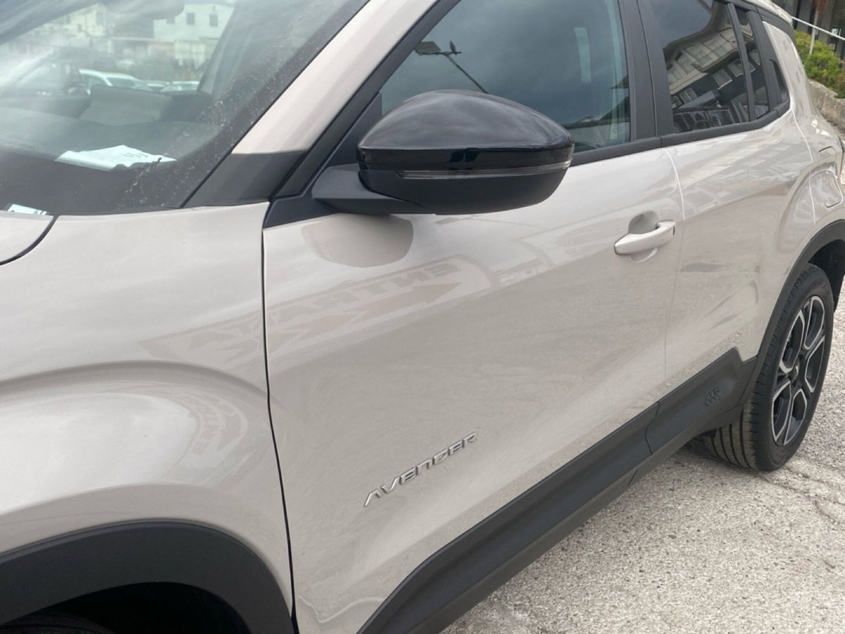 Jeep Avenger 1.2 turbo e-hybrid mhev Summit fwd 110cv edct6 (12)