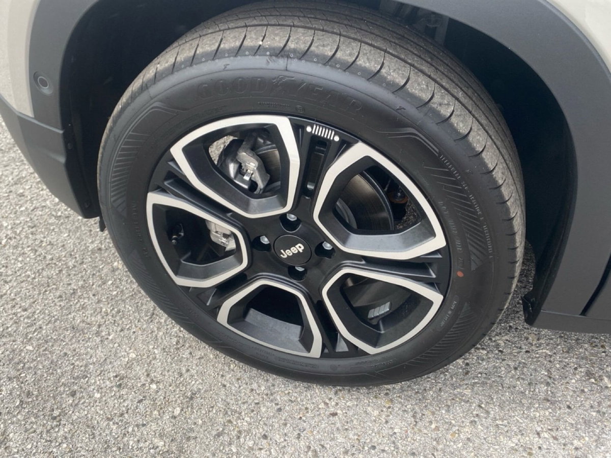 Jeep Avenger 1.2 turbo e-hybrid mhev Summit fwd 110cv edct6 (15)