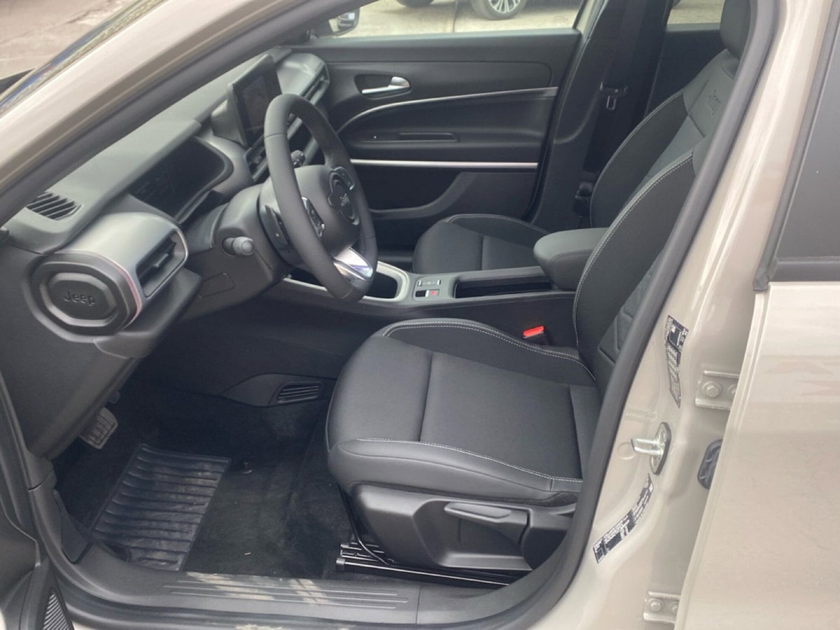 Jeep Avenger 1.2 turbo e-hybrid mhev Summit fwd 110cv edct6 (17)