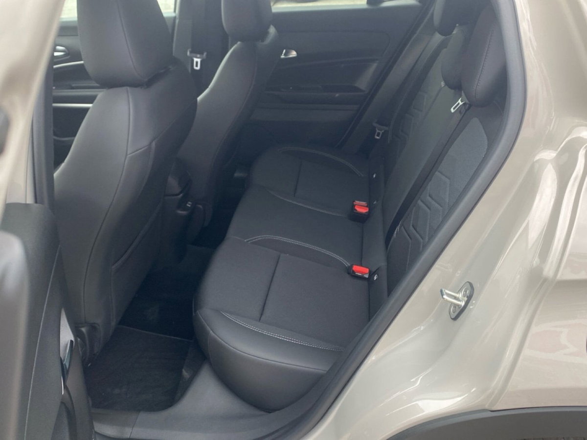 Jeep Avenger 1.2 turbo e-hybrid mhev Summit fwd 110cv edct6 (19)