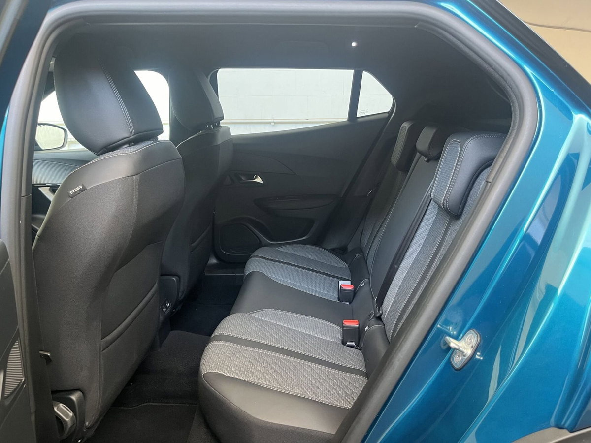 Peugeot 2008 1.2 puretech Allure s&s 100cv (8)