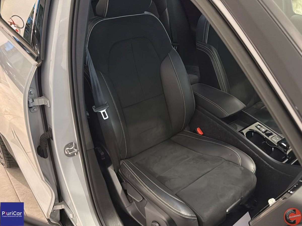 Volvo XC40 T5 Recharge Plug-in Hybrid R-design (5)