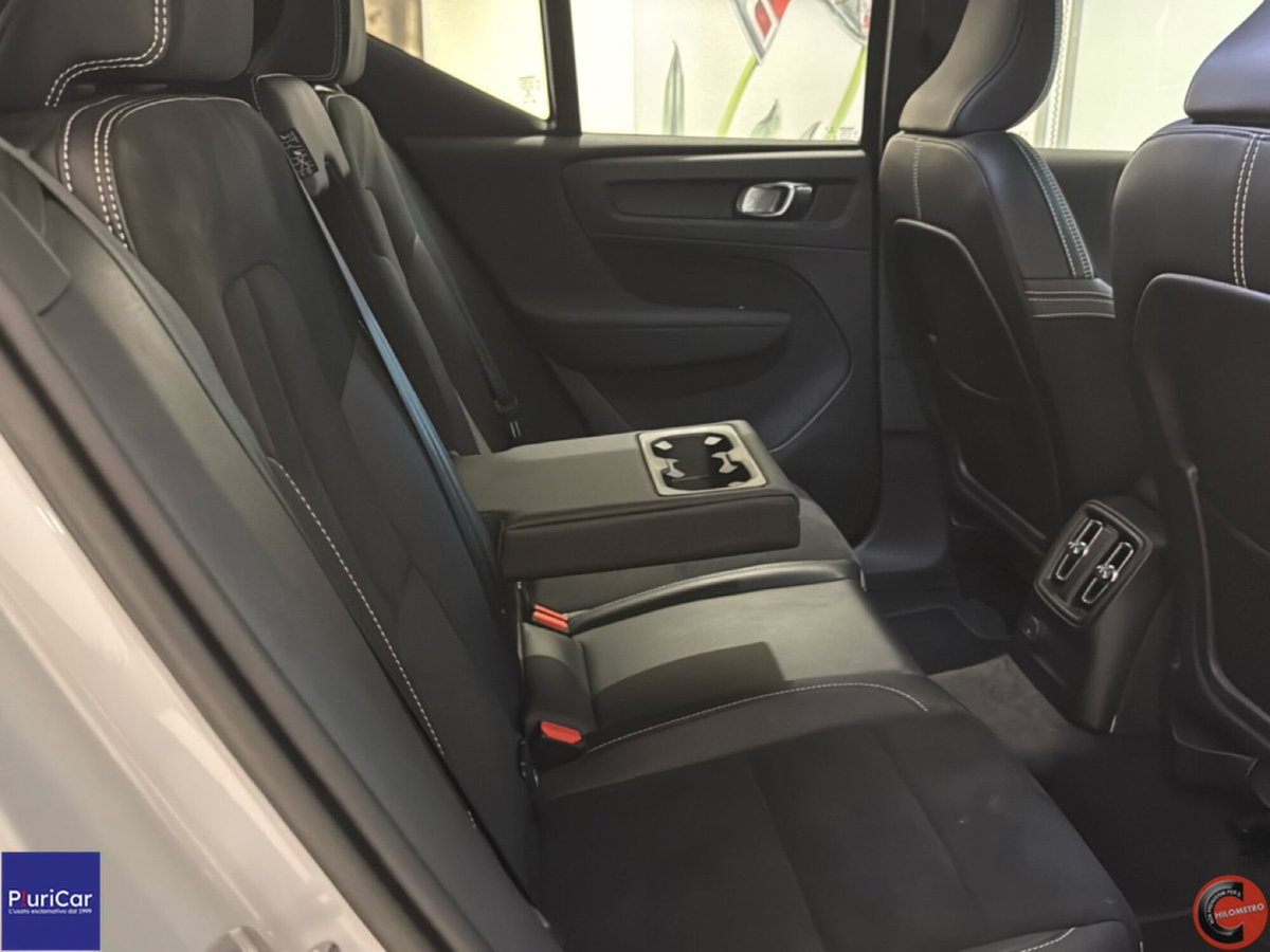 Volvo XC40 T5 Recharge Plug-in Hybrid R-design (6)