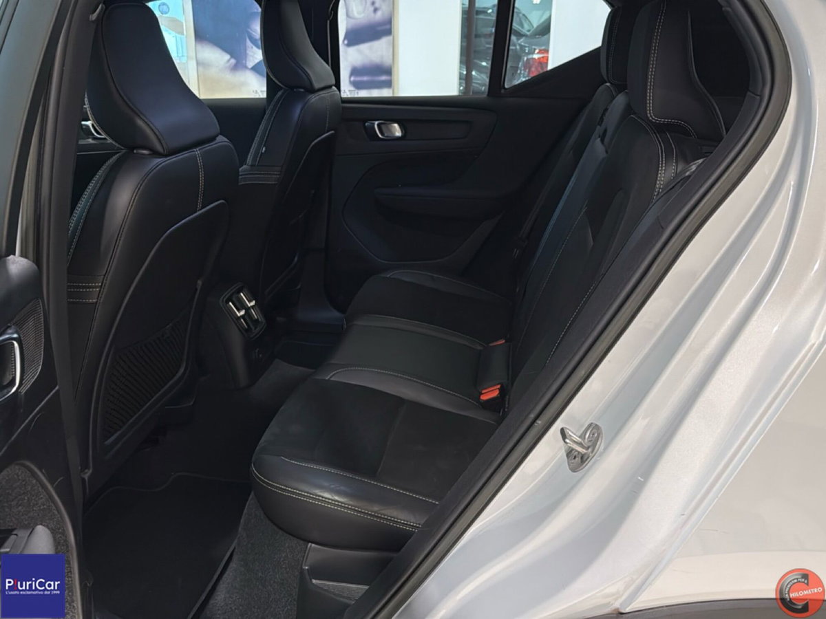Volvo XC40 T5 Recharge Plug-in Hybrid R-design (7)
