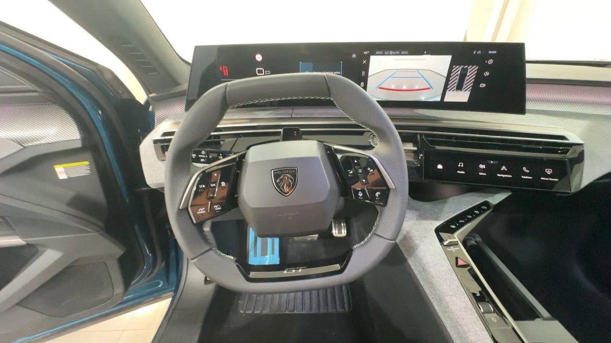 Peugeot 3008 1.2 hybrid 48V GT 136cv e-dcs6 (14)