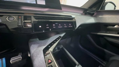 Peugeot 3008 1.2 hybrid 48V GT 136cv e-dcs6 (15)