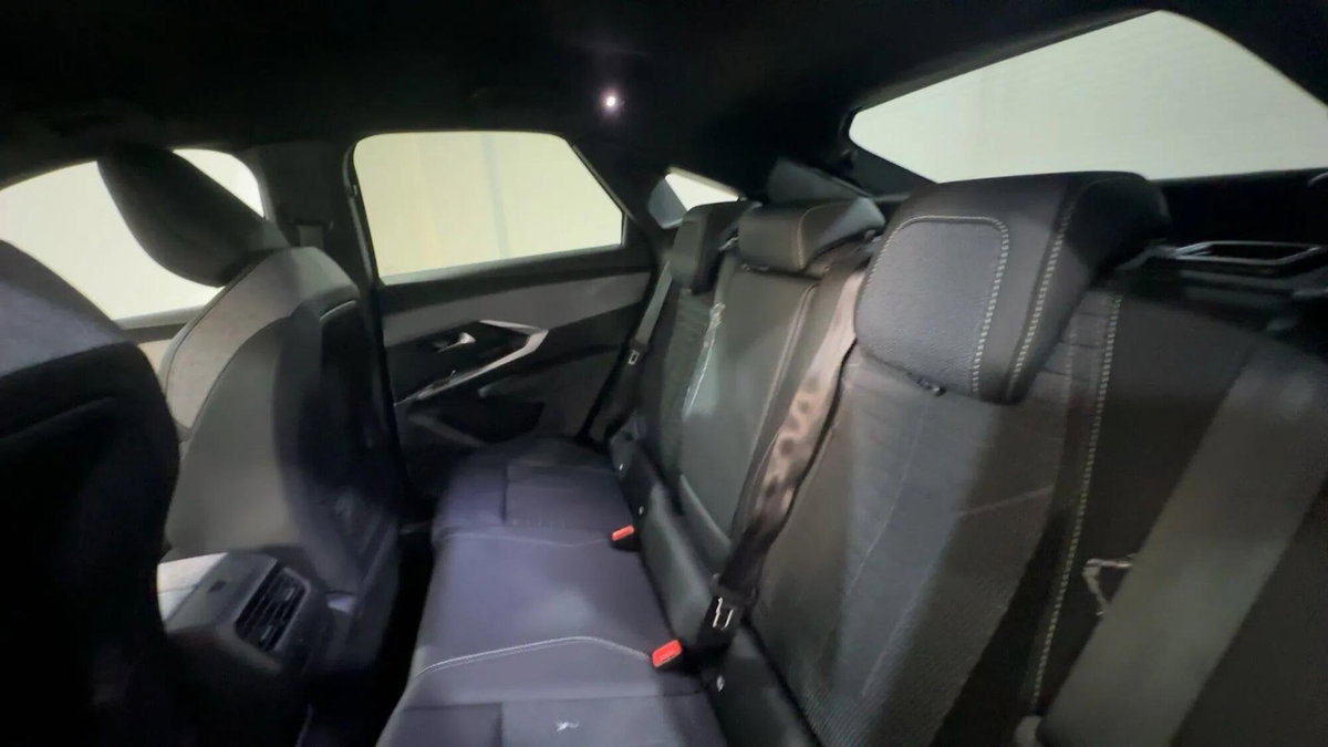 Peugeot 3008 1.2 hybrid 48V GT 136cv e-dcs6 (20)