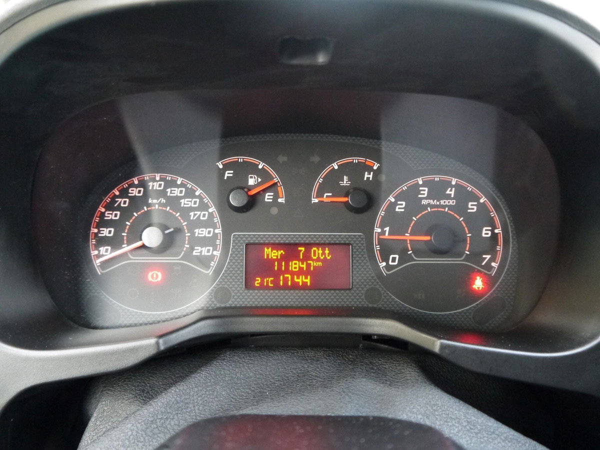 Fiat Qubo 1.3 MJT 95 CV Trekking (14)