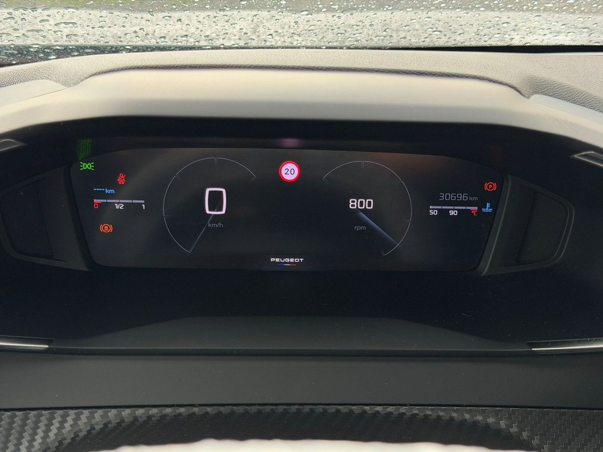 Peugeot 2008 PureTech 100 S&S Allure (16)