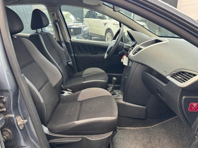 Peugeot 207 HDi 70CV 5p. XS (5)