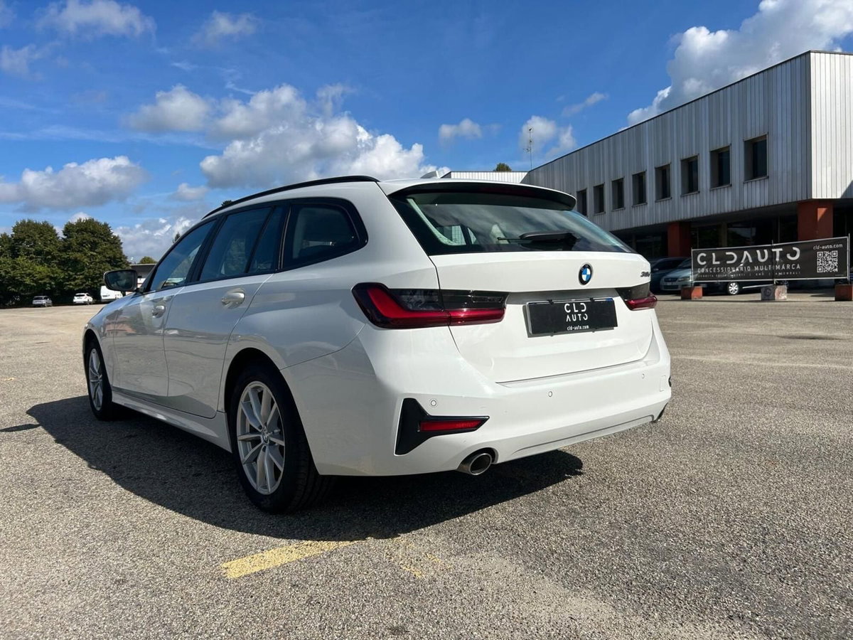 BMW Serie 3 Touring 318d 48V  Business Advantage (2)