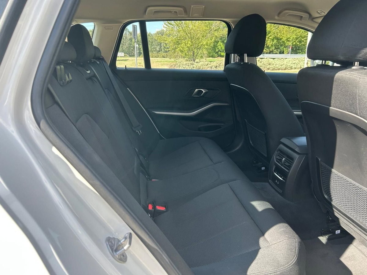 BMW Serie 3 Touring 318d 48V  Business Advantage (8)