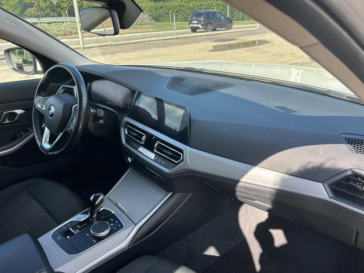 BMW Serie 3 Touring 318d 48V  Business Advantage (9)