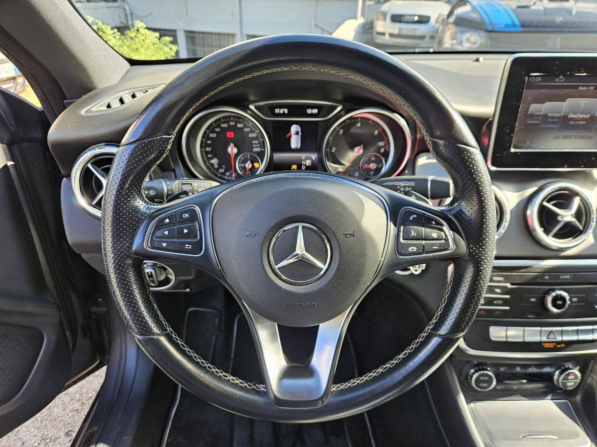 Mercedes-Benz CLA Shooting Brake 200 d Premium (12)