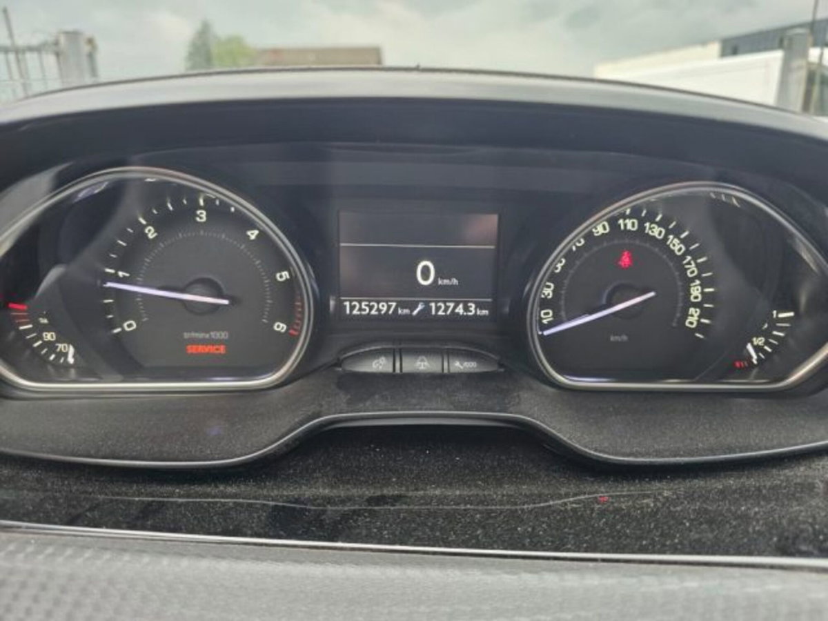 Peugeot 2008 e-HDi 92 CV Stop&Start robotizzato Allure (16)