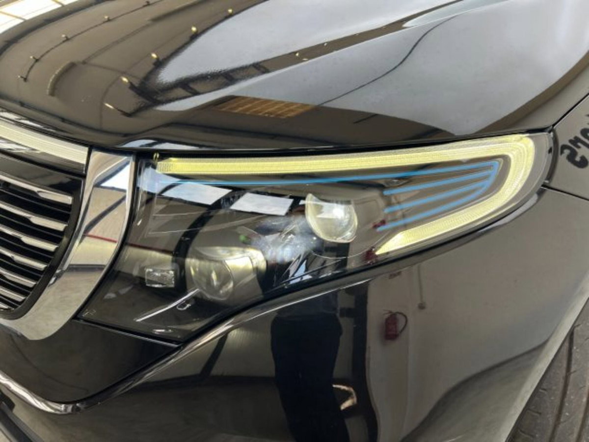 Mercedes-Benz EQC 400 4Matic Sport (16)