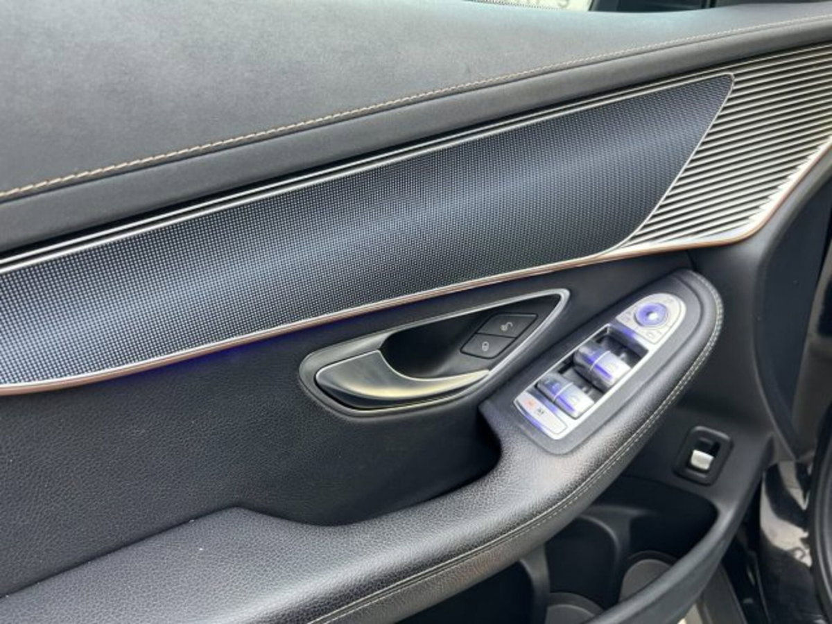 Mercedes-Benz EQC 400 4Matic Sport (19)