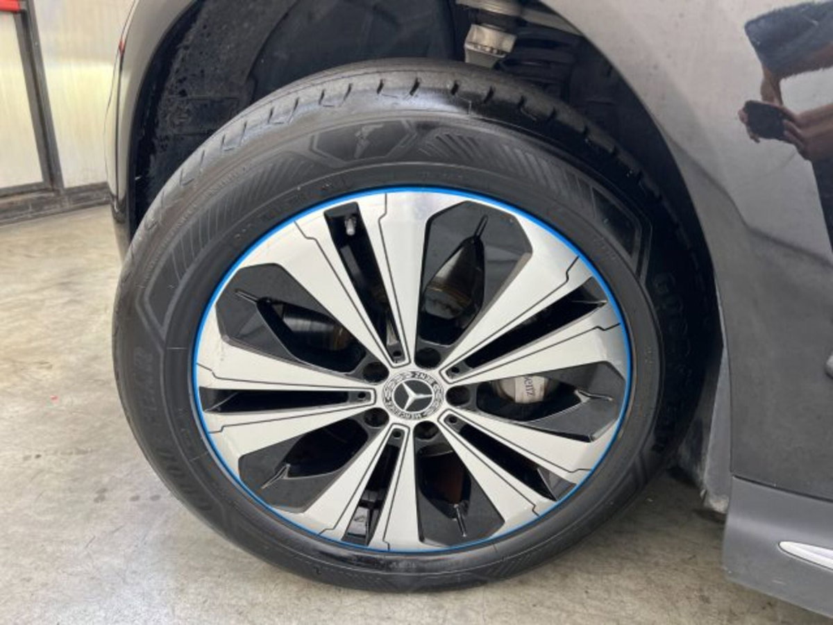 Mercedes-Benz EQC 400 4Matic Sport (3)
