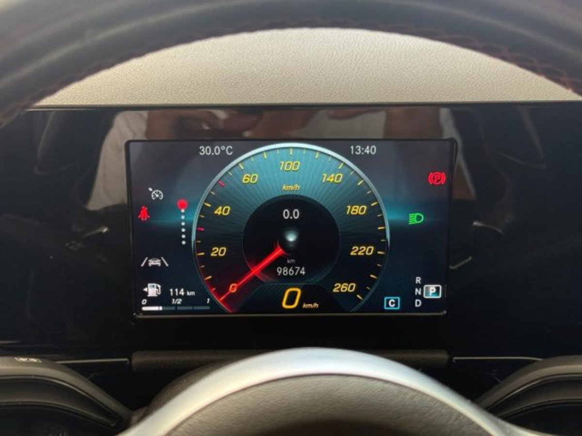 Mercedes-Benz GLA SUV 200 d Automatic Premium (18)