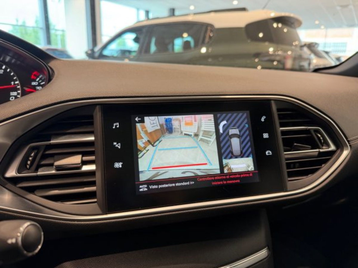 Peugeot 308 BlueHDi 130 S&S EAT8 GT Line (14)