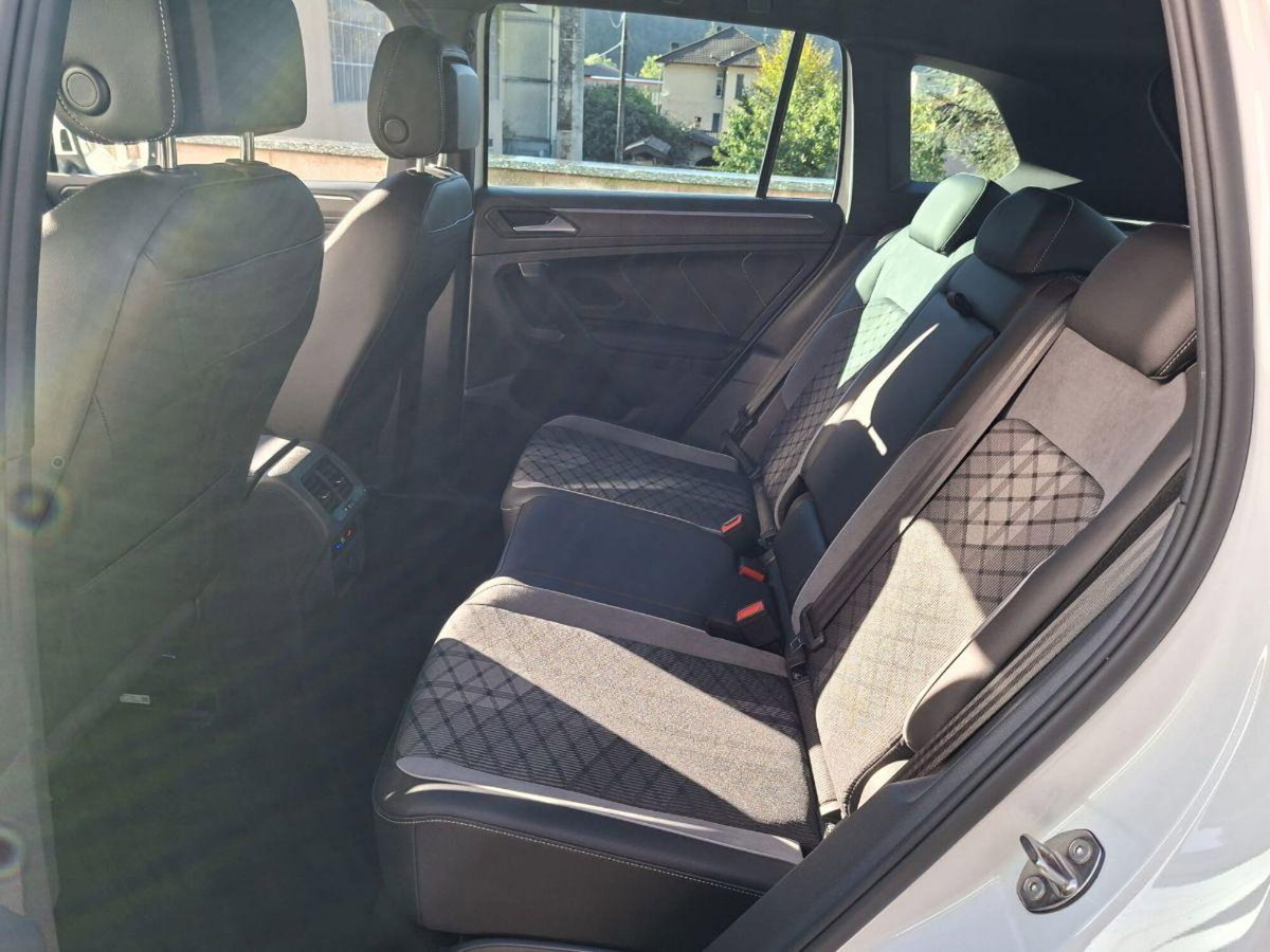Volkswagen Tiguan 2.0 tdi R-Line 150cv dsg (10)