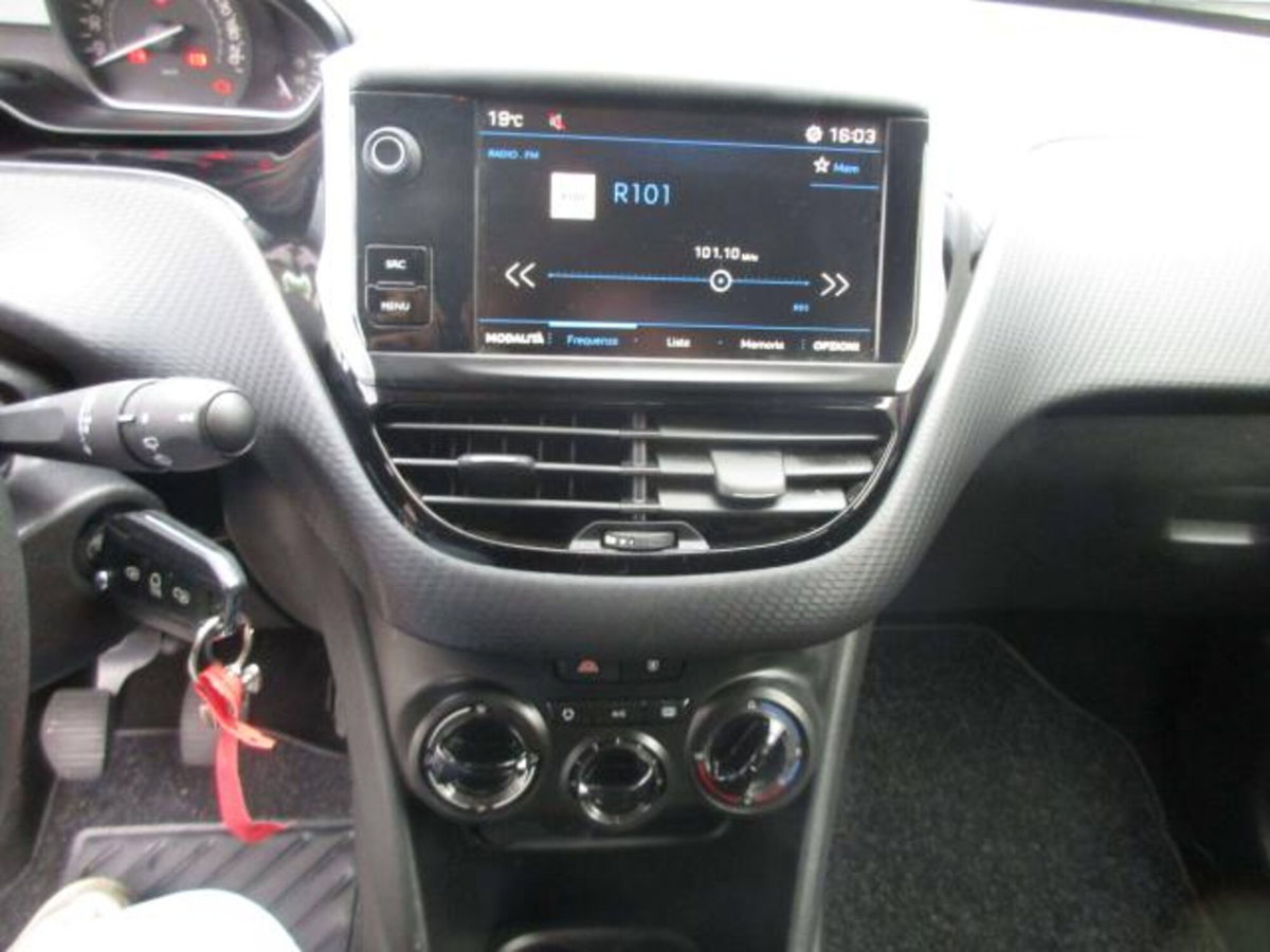 Peugeot 208 75 5 porte Active (14)