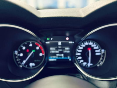 Alfa Romeo Stelvio 2.2 t Sprint Q4 210cv auto (16)