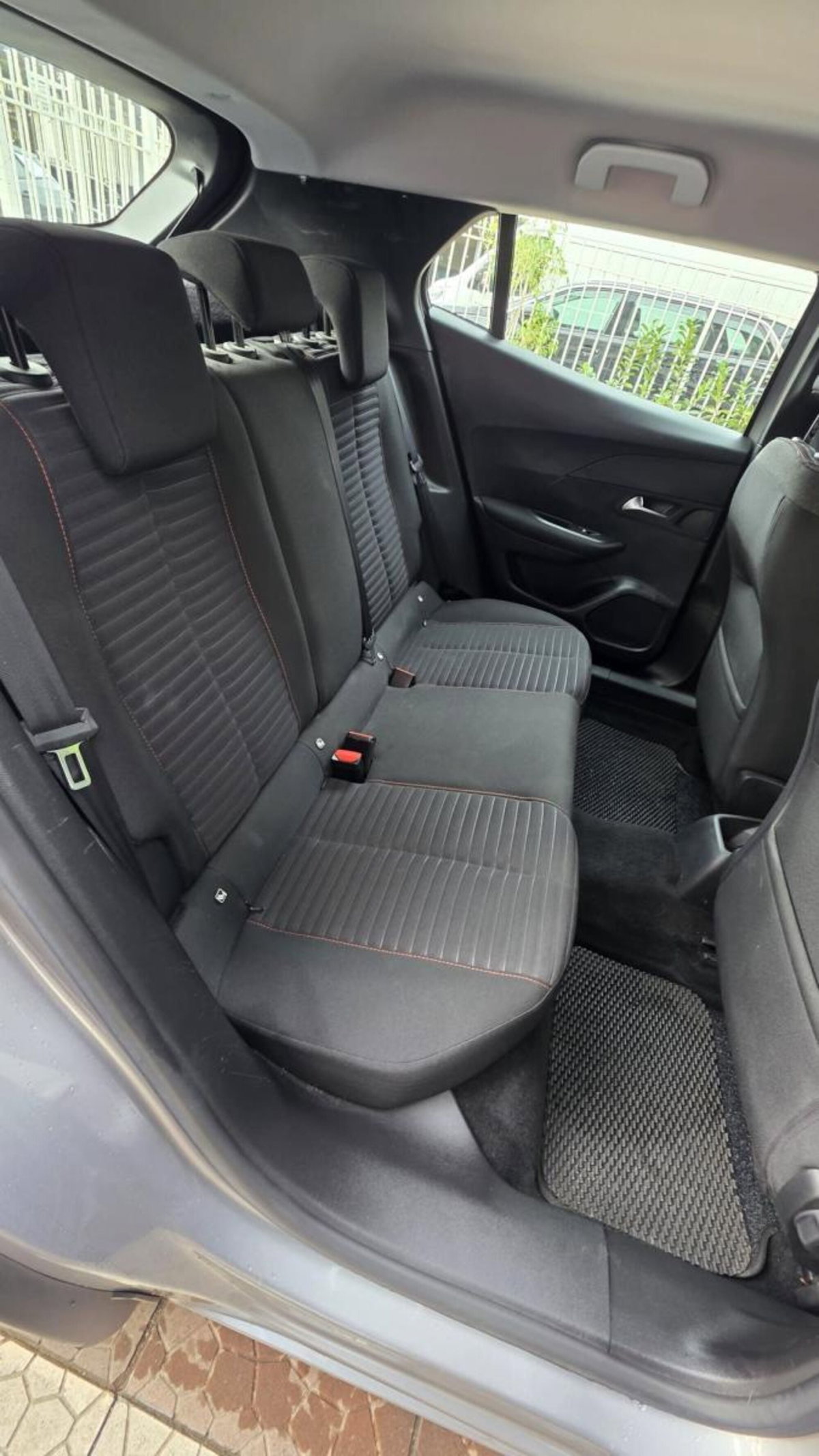 Peugeot 2008 BlueHDi 110 S&S Active Pack (9)