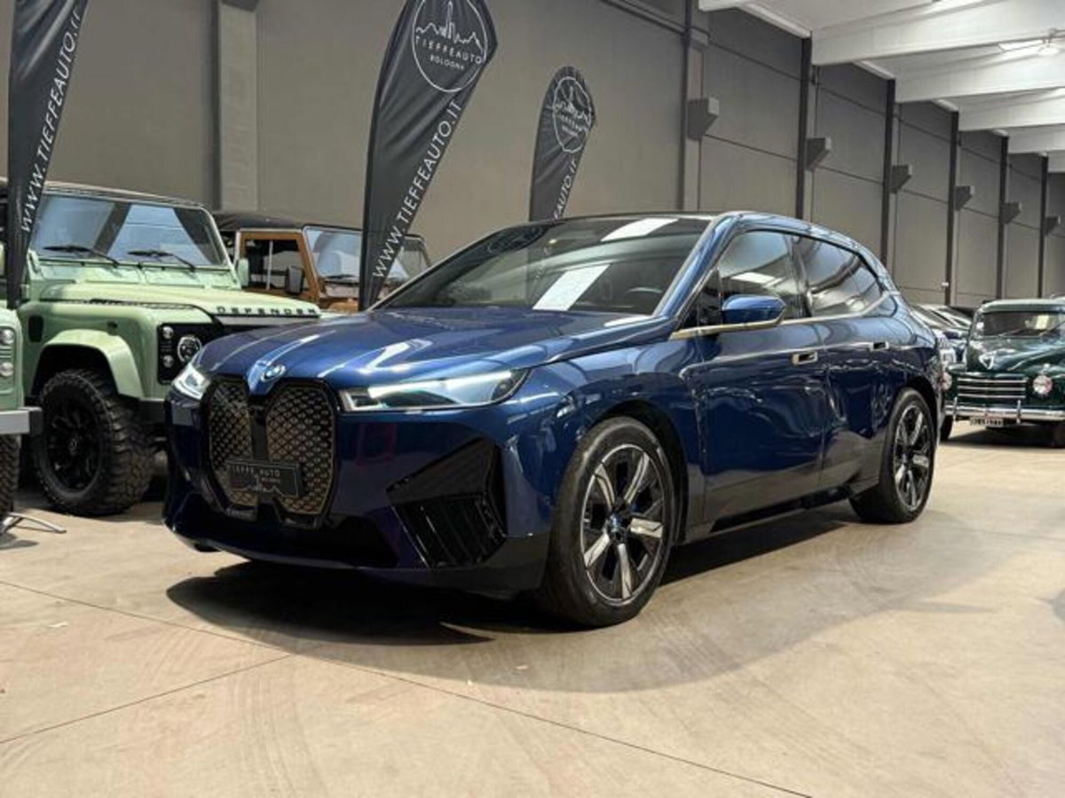 BMW iX xdrive50 pacchetto sportivo