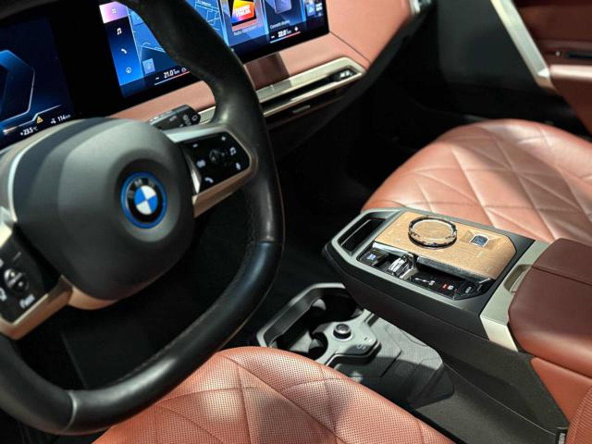 BMW iX xdrive50 pacchetto sportivo (10)