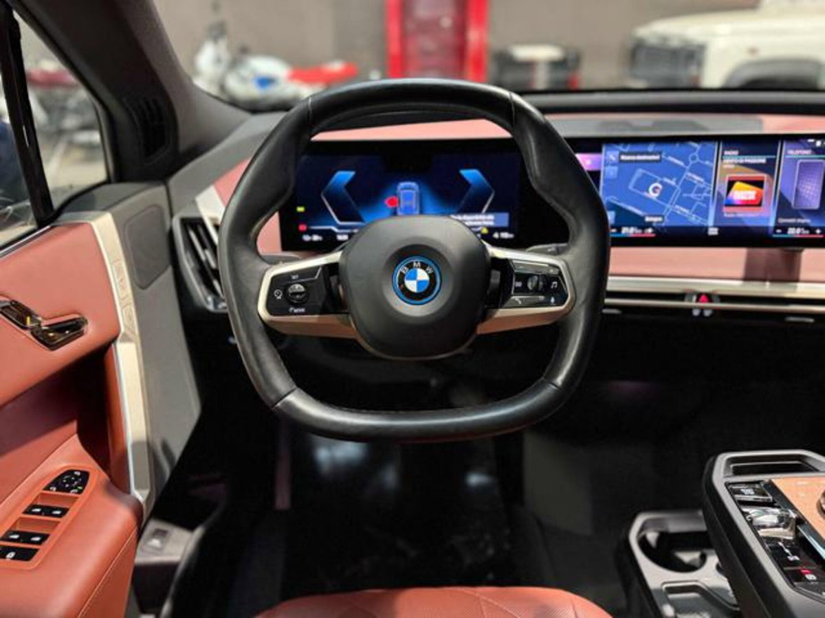 BMW iX xdrive50 pacchetto sportivo (11)