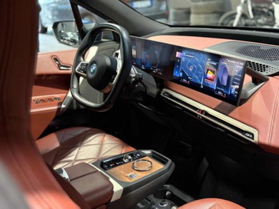 BMW iX xdrive50 pacchetto sportivo (13)