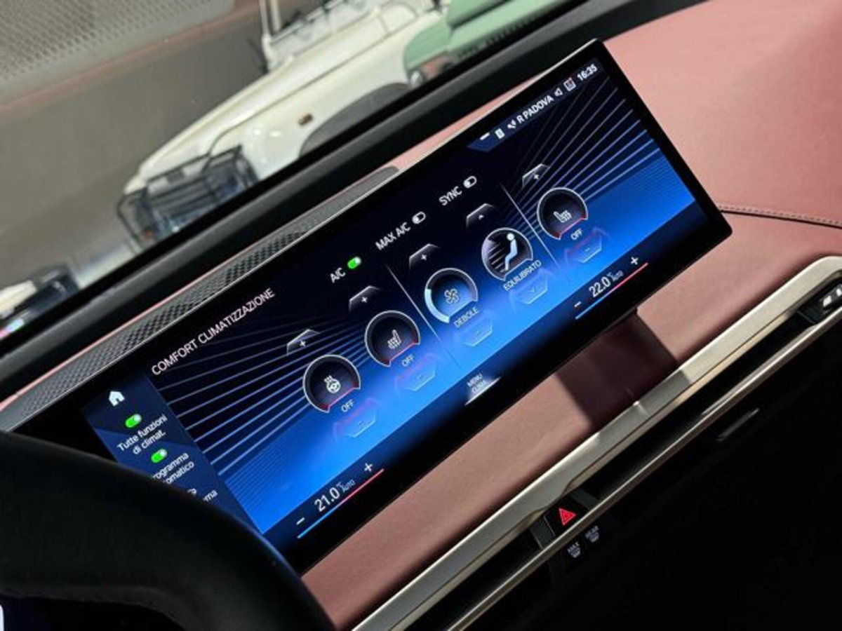 BMW iX xdrive50 pacchetto sportivo (17)