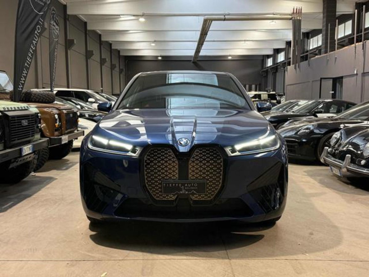 BMW iX xdrive50 pacchetto sportivo (2)