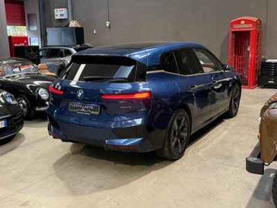 BMW iX xdrive50 pacchetto sportivo (4)