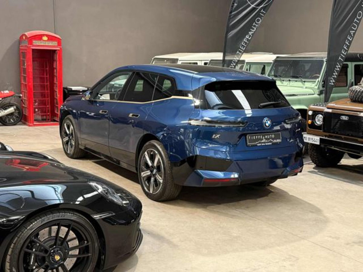 BMW iX xdrive50 pacchetto sportivo (6)