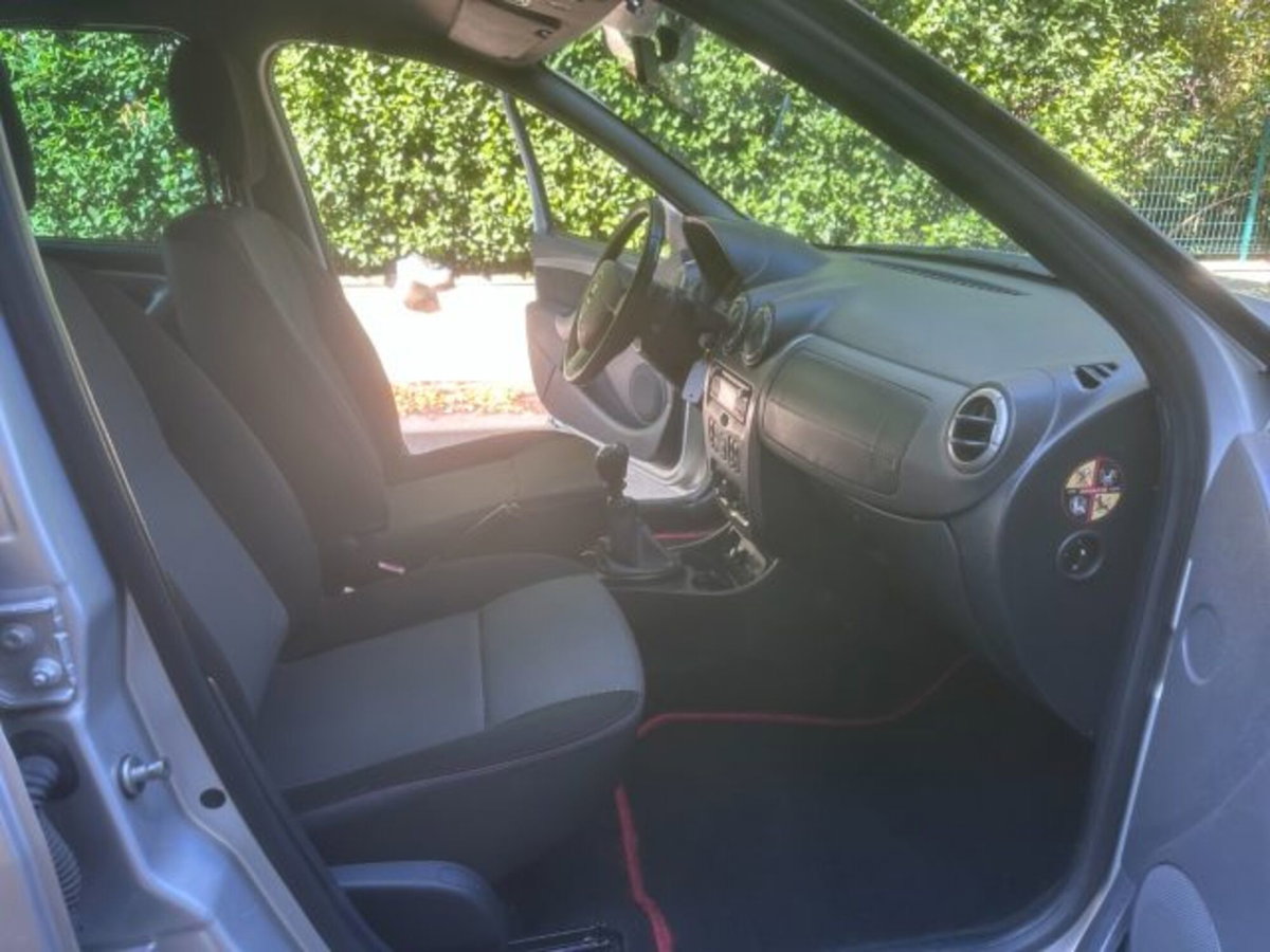 Dacia Duster 1.5 dCi 110CV 4x2 Lauréate (9)
