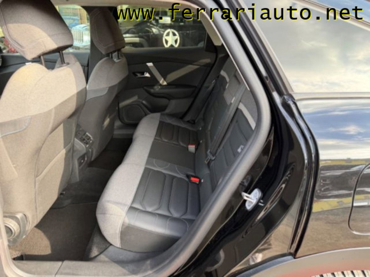 Citroen C4 PureTech 130 S&S EAT8 Shine (8)