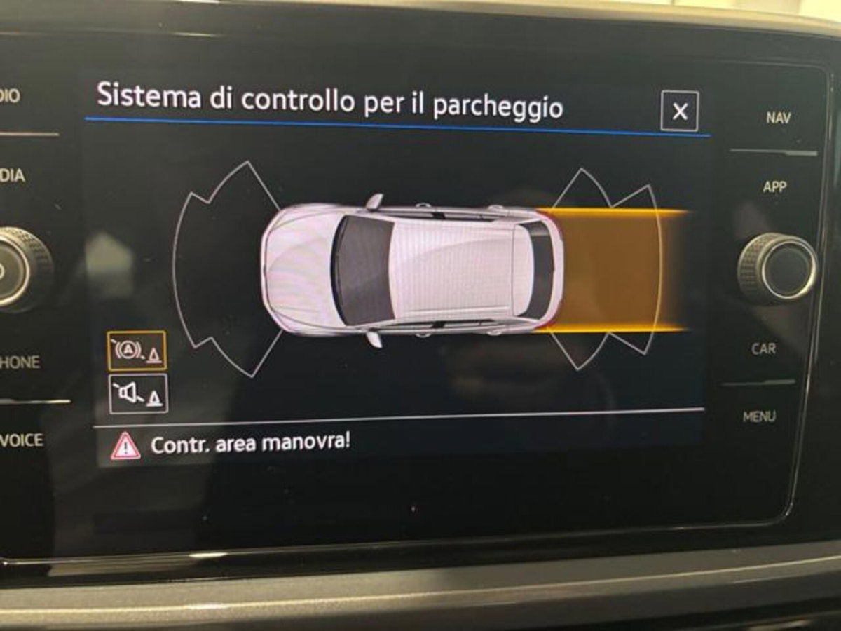 Volkswagen T-Roc 1.0 tsi Style 115cv (9)