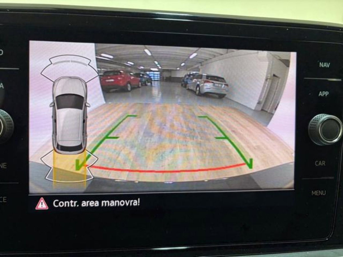 Volkswagen T-Roc 1.0 tsi Life 115cv (10)