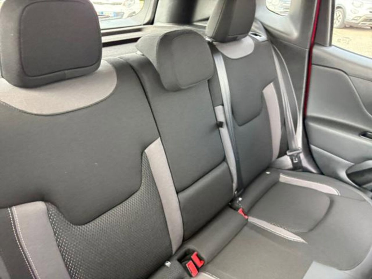 Jeep Renegade 1.5 Turbo T4 MHEV Limited (13)