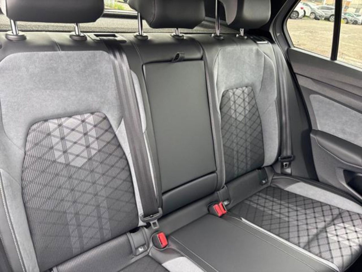 Volkswagen Golf 2.0 TDI 150 CV DSG SCR R-Line (11)