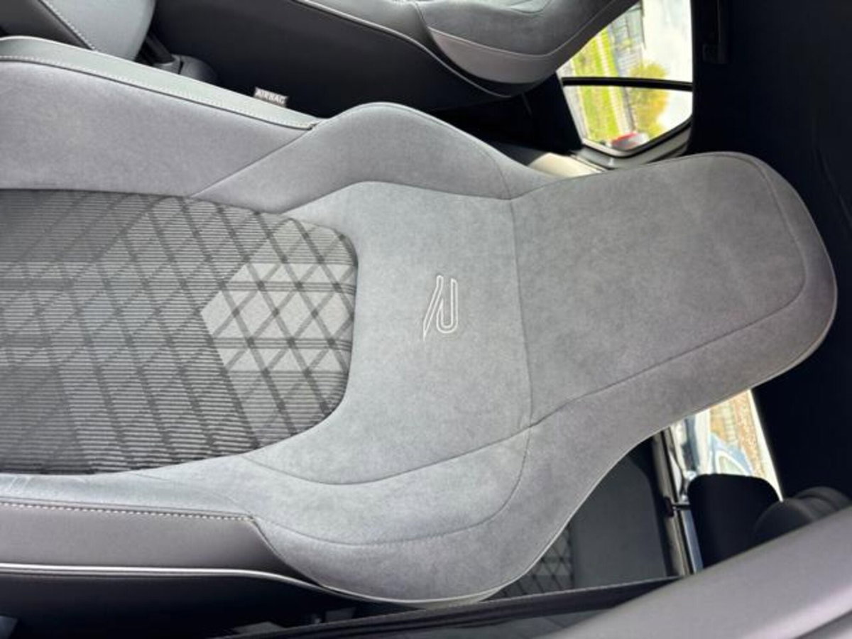 Volkswagen Golf 2.0 TDI 150 CV DSG SCR R-Line (15)